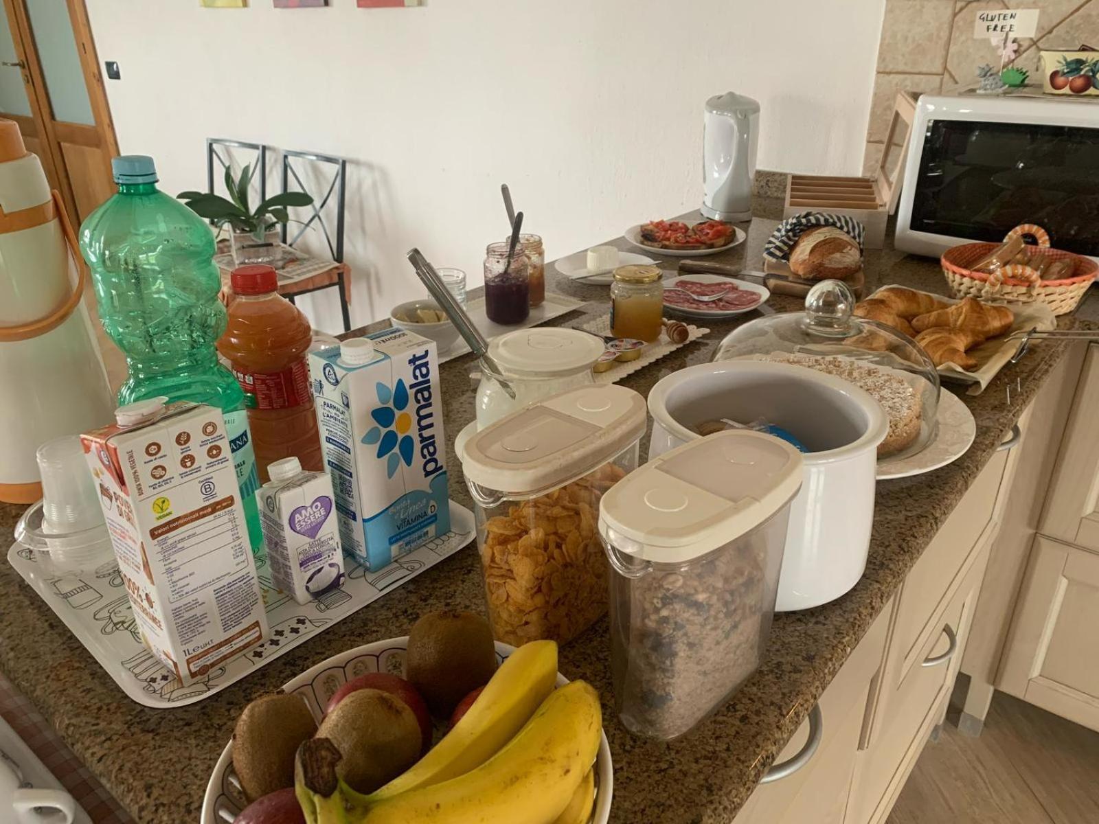 Le Rocce Bed & Breakfast *